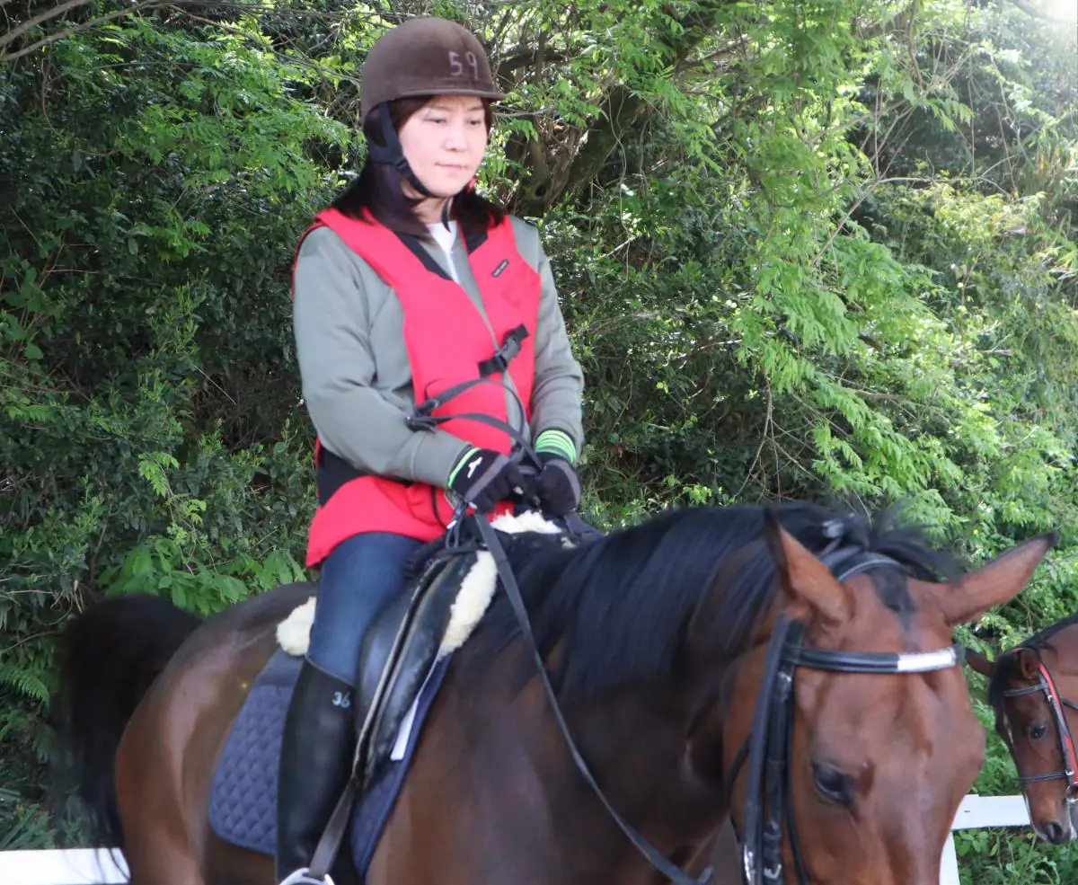 乗馬体験での女性の服装の初心者向け完全ガイド！季節別おすすめコーデ 